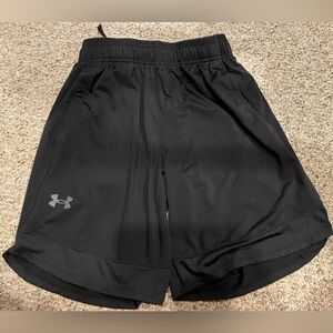 Under Armour size small shorts 
Women’s in excellent condition worn twice 
$6